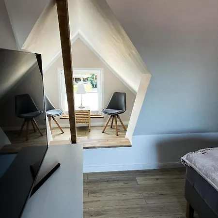 Op'n Dorp Apartment *
