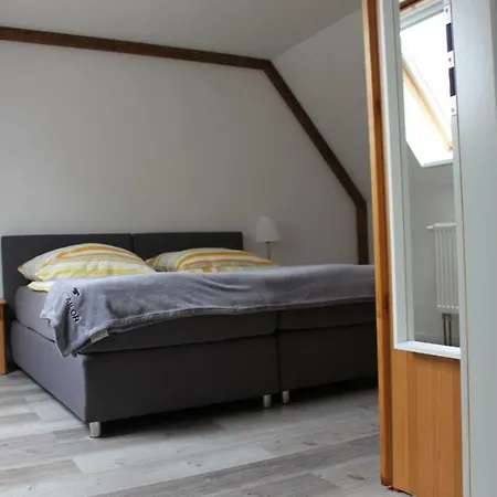 Op'n Dorp Apartment *